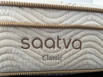 Saatva Classic, Cal King, Excellent Condition, 14.5", Firmness:Plush Soft