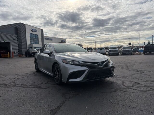 2022 Toyota Camry Hybrid SE