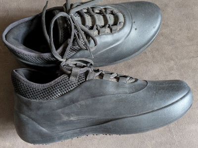Crocs On-The-Clock Work Shoes Black Size 8 Slip Resistant