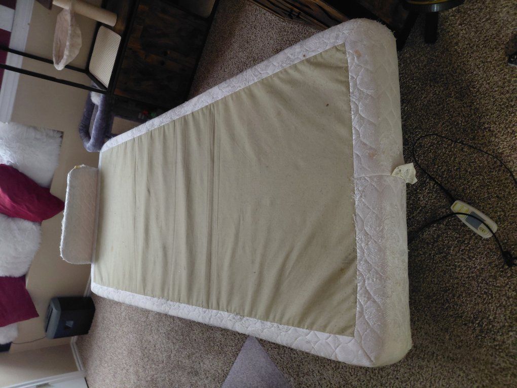 Adjustable rail free hospital bed