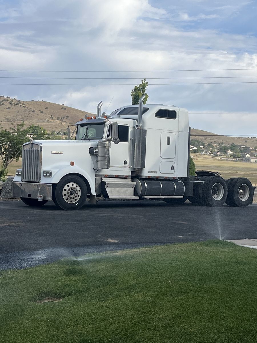 Kenworth Semi Truck - White Sleeper Cab Semi