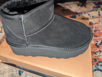 Women's Size 7 platform boots