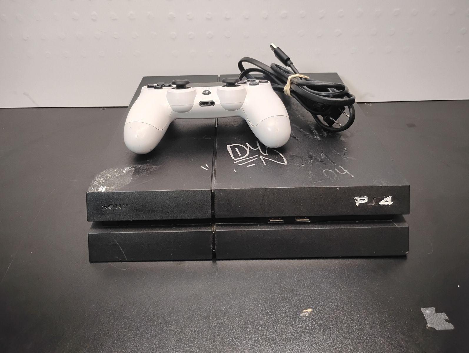 PlayStation 4 CUH-1215A (FAT) Video Game Console / One Controller