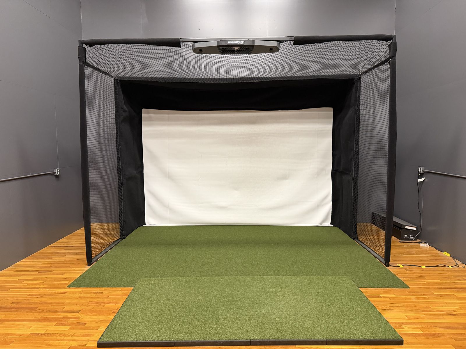 Foresight falcon golf simulator