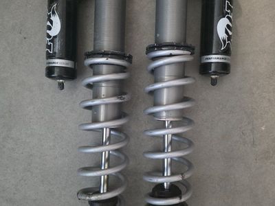 Performance Series 2.0 Podium quick switch 3 (QS3) front shocks