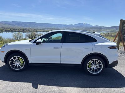 2020 Porsche Cayenne E-Hybrid Coupe