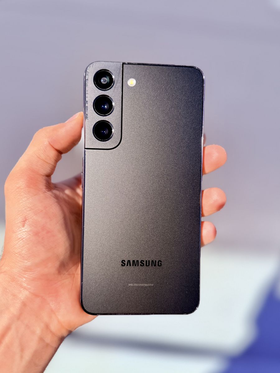 Samsung Galaxy S22, 128 GB - Unlocked