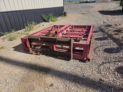 Skidsteer hay bale accumulater