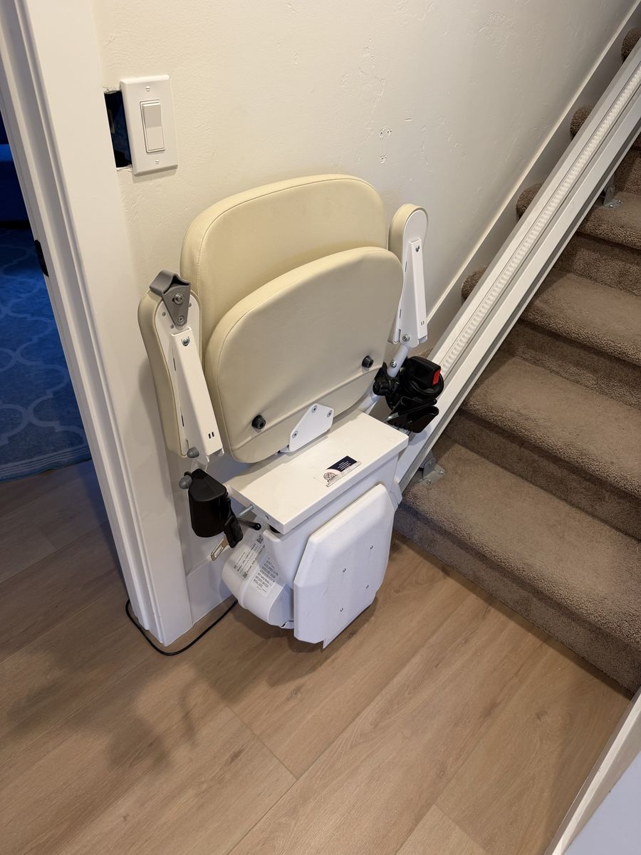 Stair/Chair lift by Ameriglide