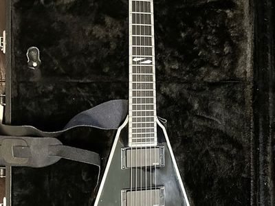 B.C. Rich NJ Deluxe Jr. V Electric Guitar Onyx With Hard Case