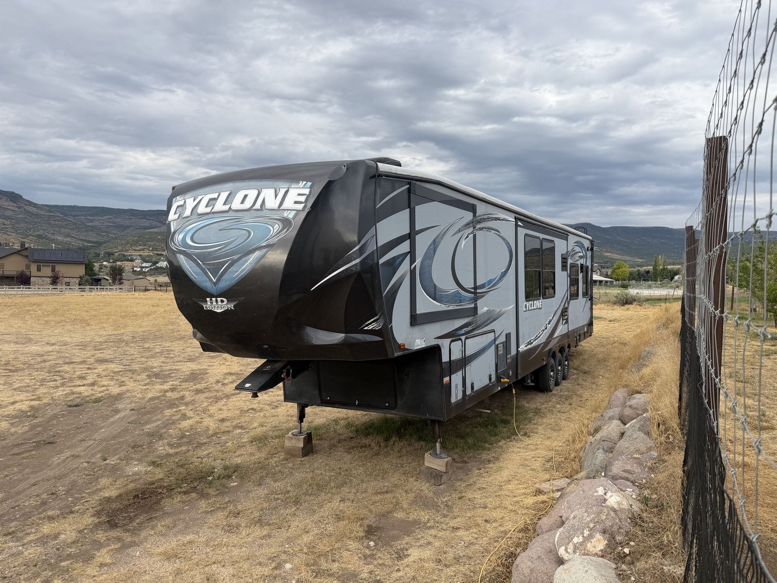 2015 Cyclone 4200 fifth wheel trailers 