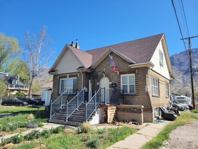 Shared Men's Basement Space Spring/Summer Contract