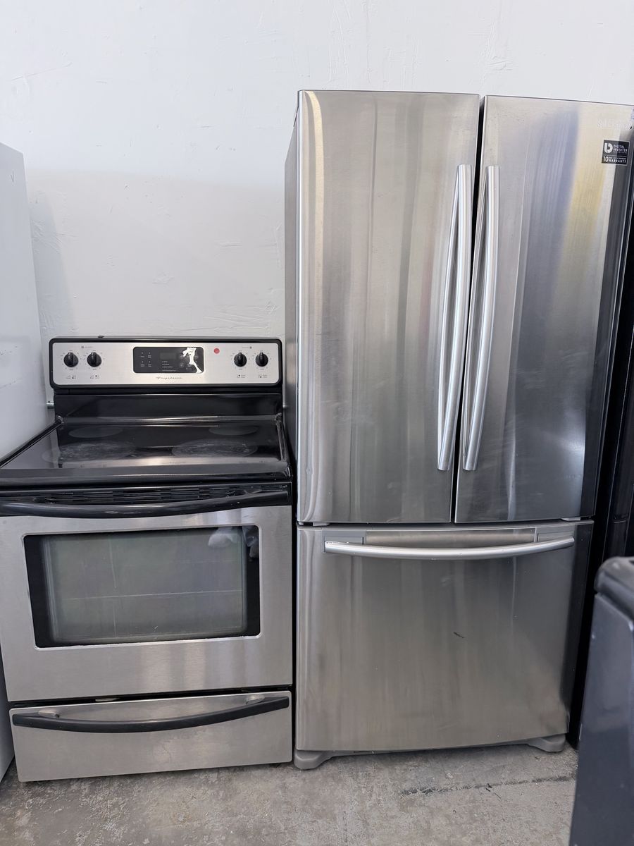 Kitchen Set Samsung Fridge Counter Depth And Frigidaire Range $780 For Both