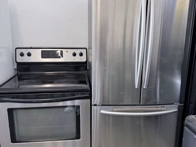Kitchen Set Samsung Fridge Counter Depth And Frigidaire Range $780 For Both