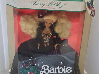 Vintage 1991 collectible Happy Holidays Barbie Special Edition Doll