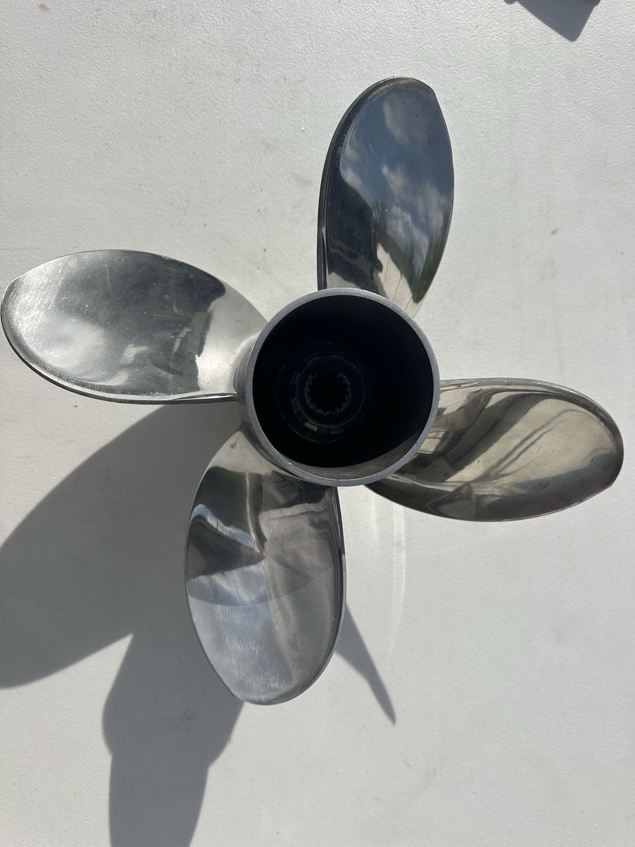 Mercury SS TROPHY PLUS 23 Pitch 4 blade Prop