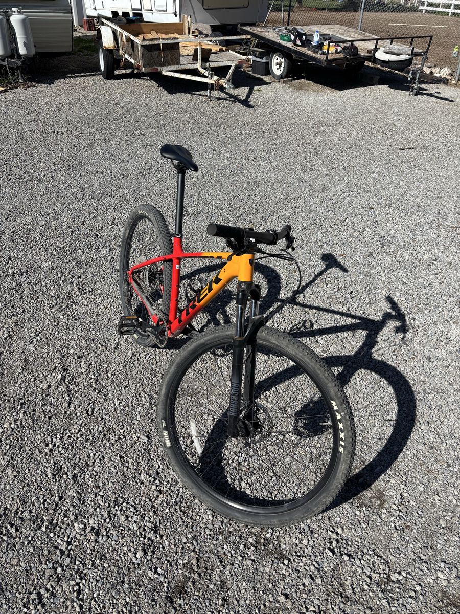 Trek MTB Medium mountain bike bicycle Marlin 7