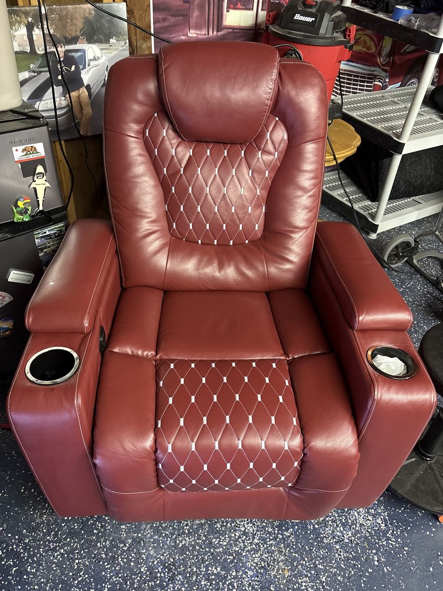 Red Leather Recliner with Diamond Stitching & Cupholders - Excellent Condition
