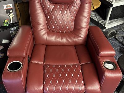 Red Leather Recliner with Diamond Stitching & Cupholders - Excellent Condition