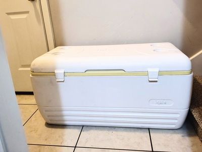 igloo MaxCold Cooler 150 qt