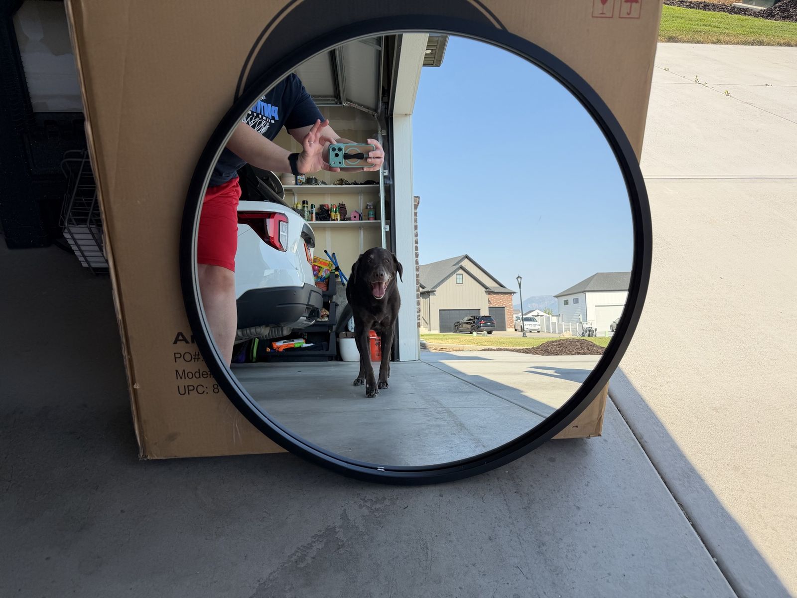 Americanflat 32" Round Wall Mirror with Black Frame