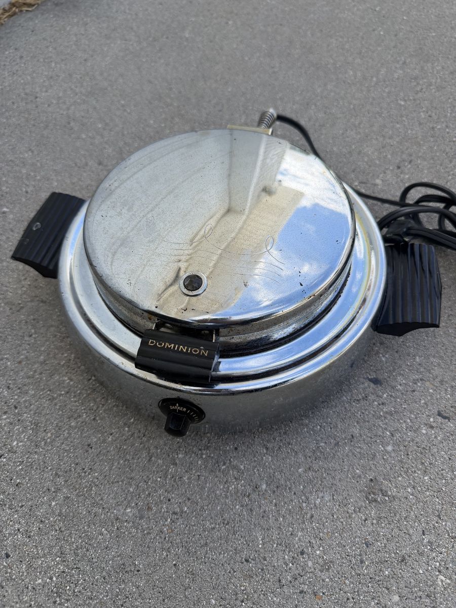 Vintage Dominion Chrome Electric Waffle Maker with Bight/Darker Dial