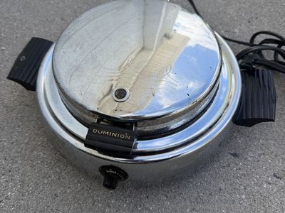 Vintage Dominion Chrome Electric Waffle Maker with Bight/Darker Dial