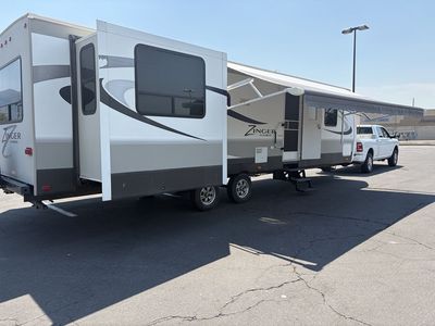 2014 CrossRoads Zinger ReZerve 31RE - 3 Slides - Very Clean
