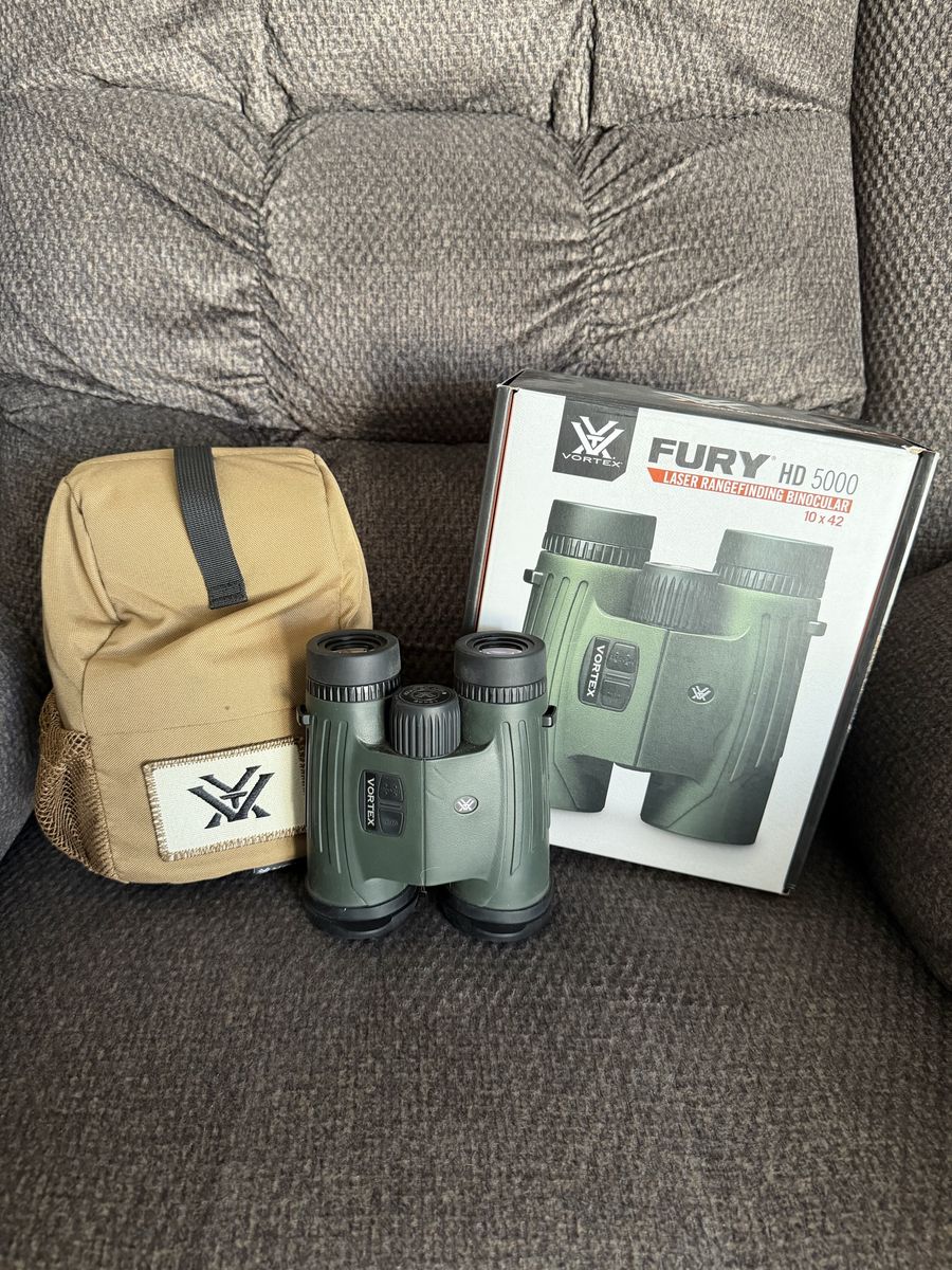 Vortex Fury HD 5000 10x42 Laser Rangefinding Binoculars with Case - Excellent Condition
