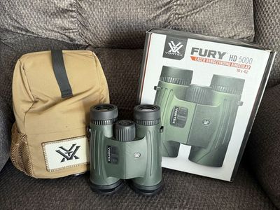 Vortex Fury HD 5000 10x42 Laser Rangefinding Binoculars with Case - Excellent Condition