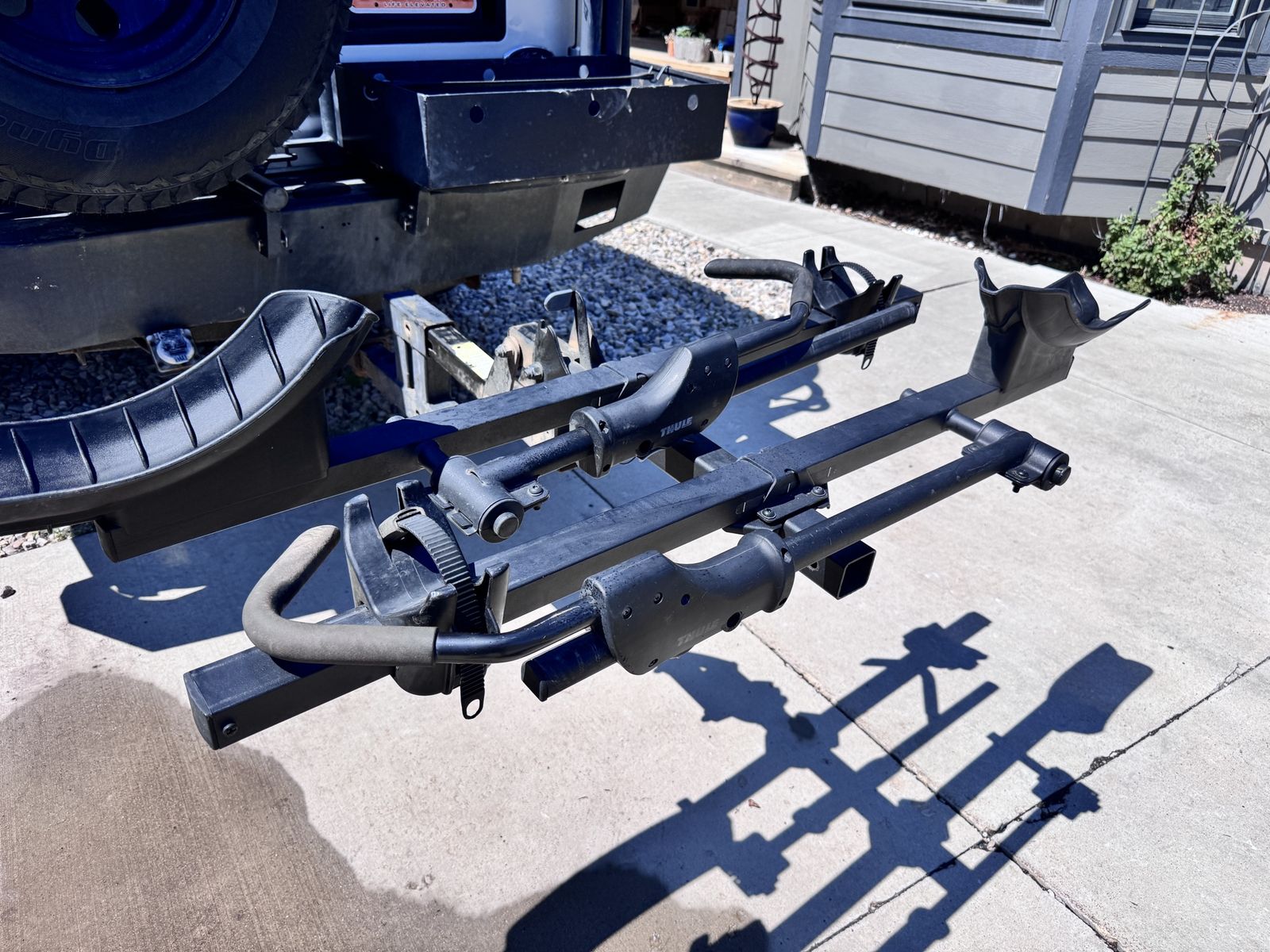 Thule T2 Classic 2-Bike Hitch Rack. 