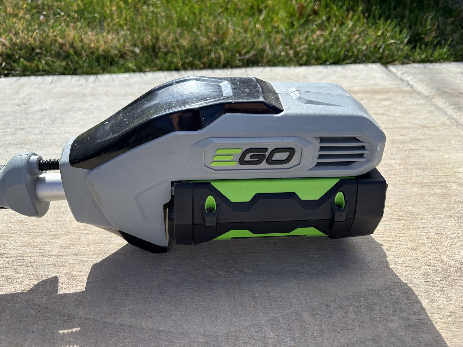 E Go StrIng Trimmer w/ Battery & Charger