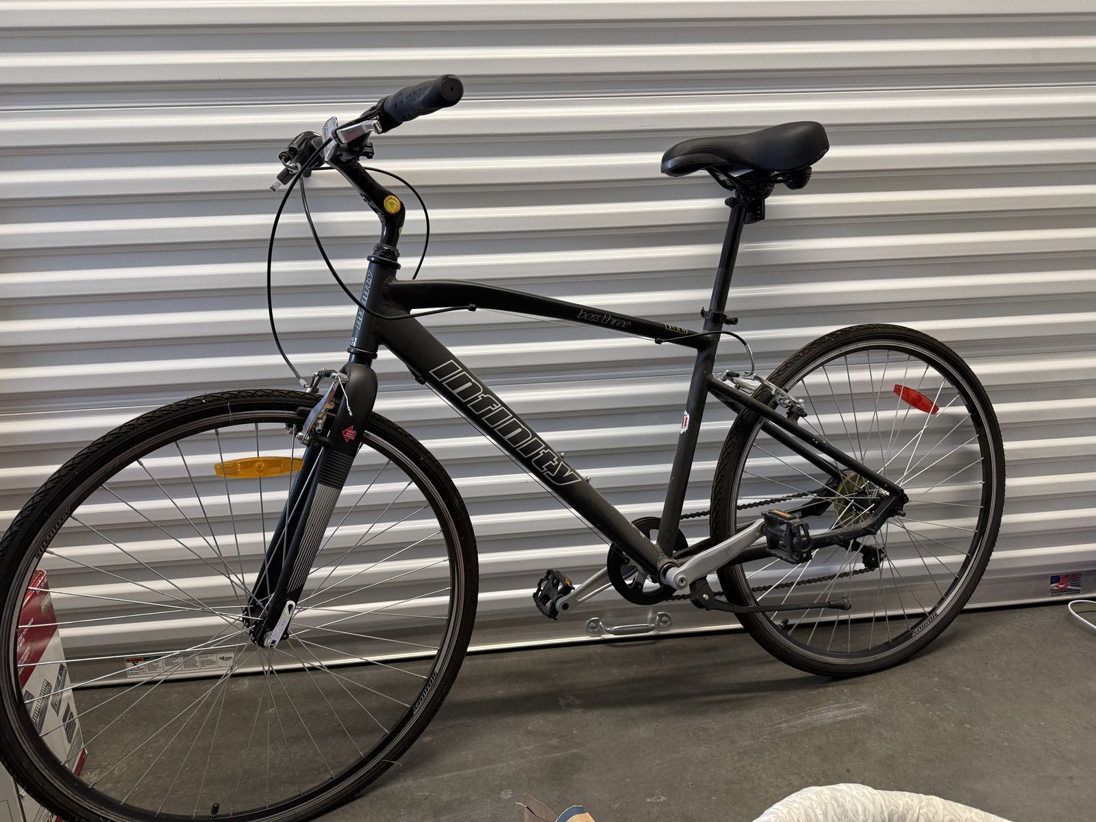 Infinity Boss Three Hybrid Bike