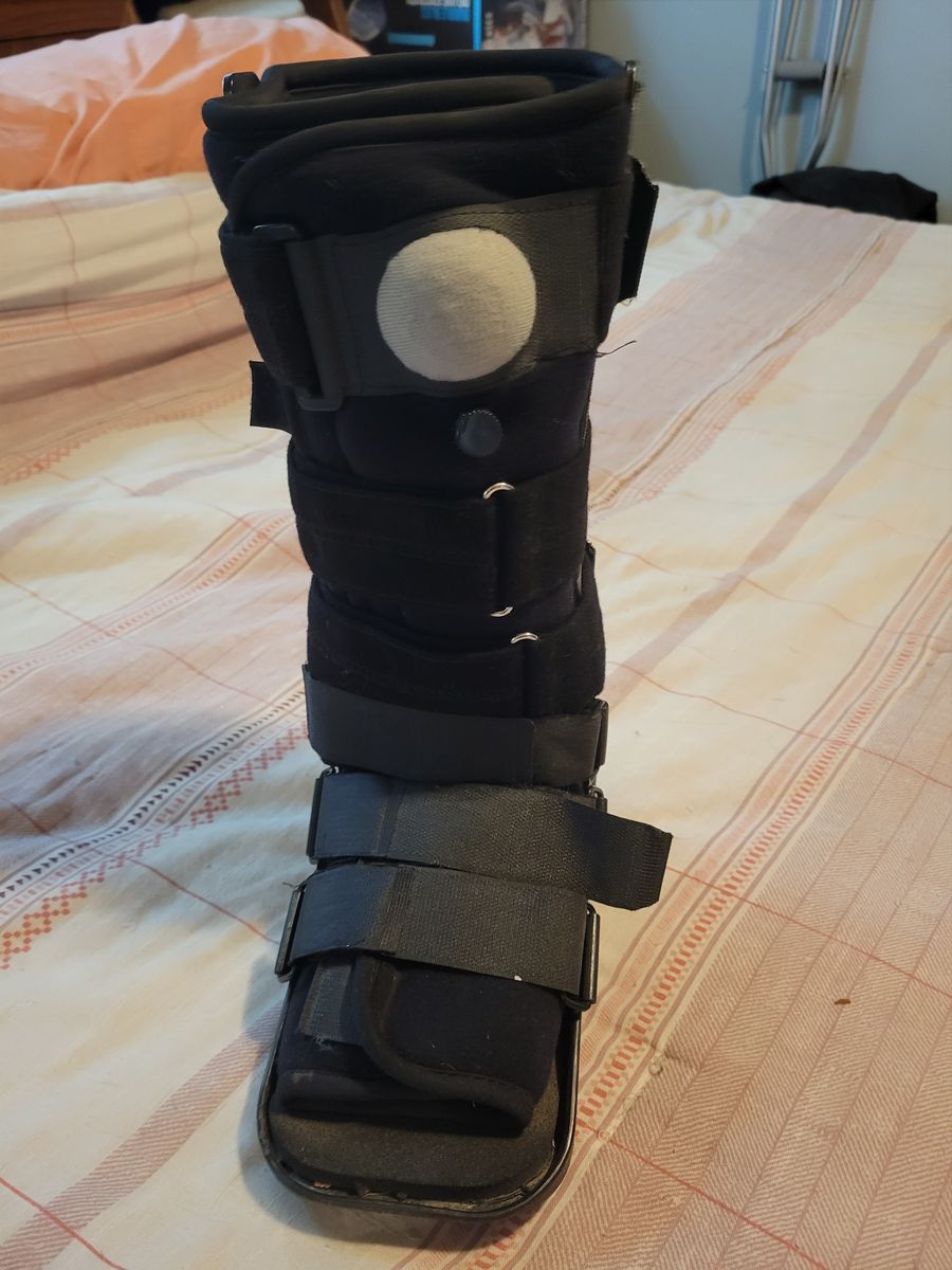 Medical walking boot, size small