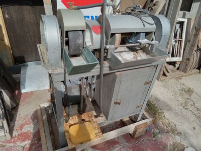 Vintage Classic Lapidary HIGHLAND E-52 (Cuts,shapes, polish stones- rocks (can deliver)
