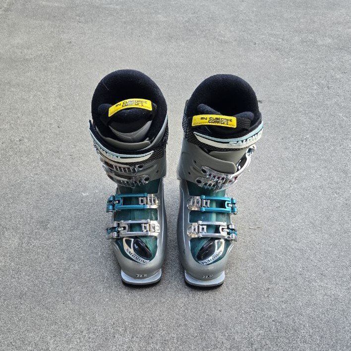 Kid's Salomon 2-2.5 Ski Boots 267mm Mondo 22-22.5