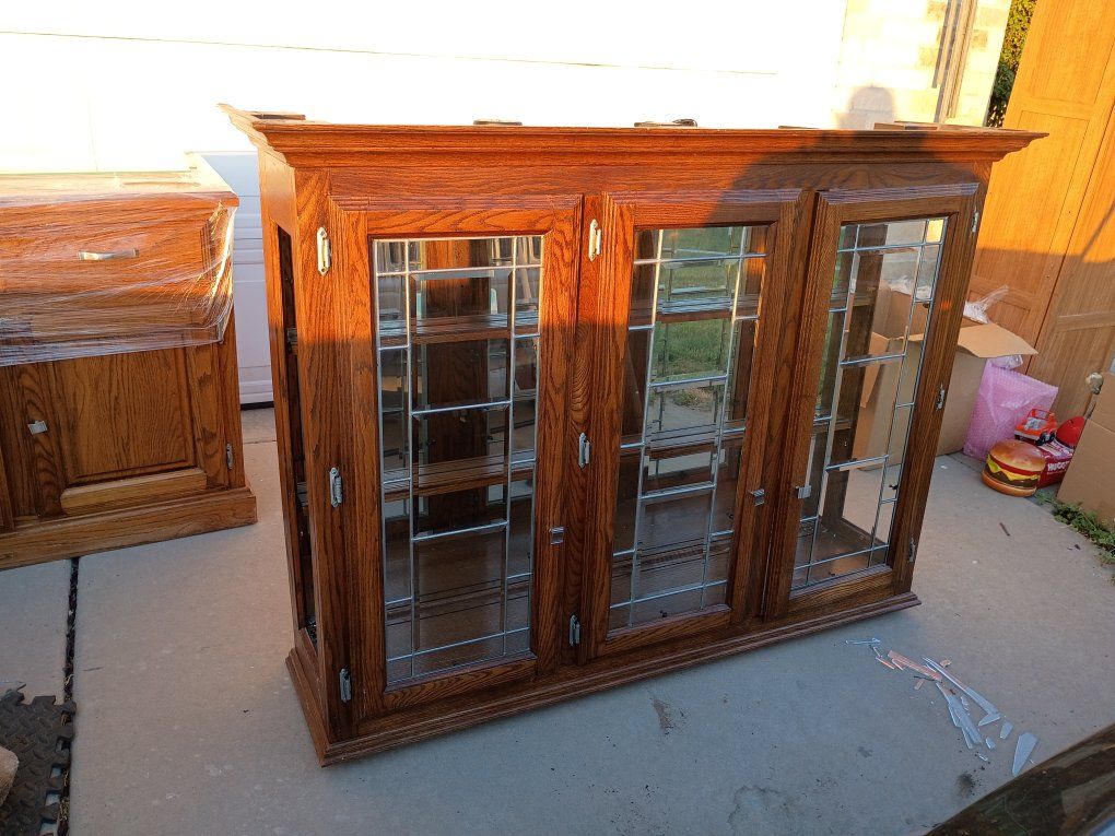 oak cabinet with leaded glass and bottom 400 OBO