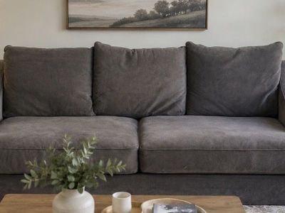 Great Couch! First come first serve!