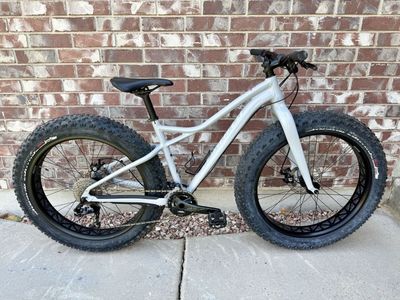 Women’s Medium 2017 Specialized Hellga Fat Bike