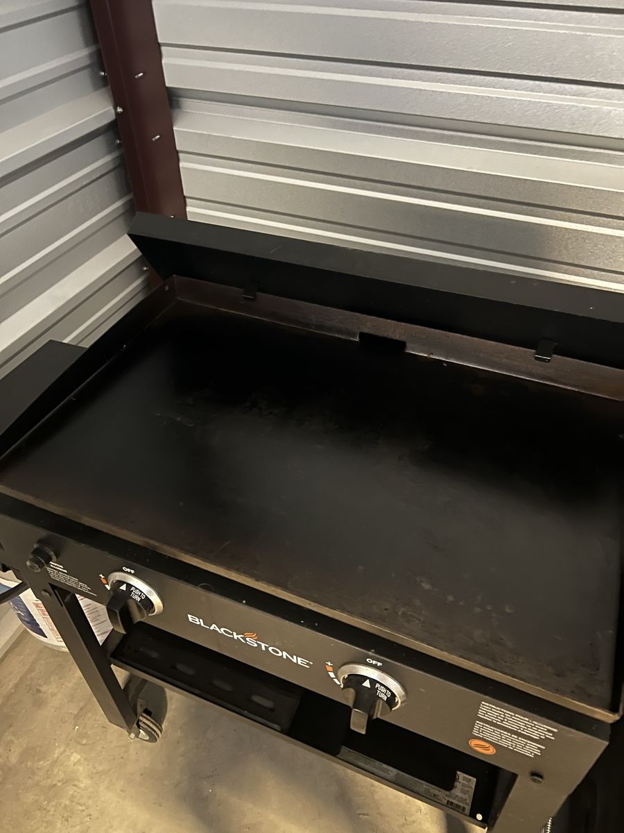 Blackstone 28" Griddle with Hood and Cover Outdoor Flat Top Gas Grill Station Cooking