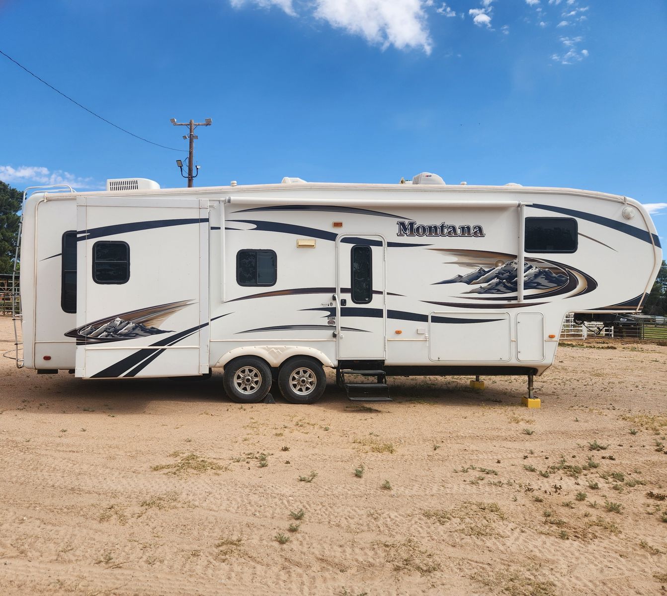 2010 KEYSTONE MONTANA 3150 RL 5TH WHEEL RV TRAILER
