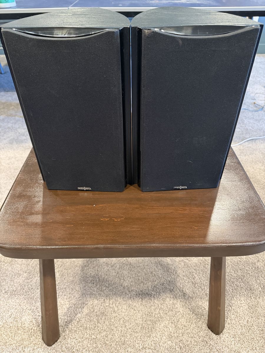 Insignia NS-B2111 Bookshelf Speakers