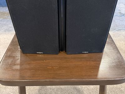 Insignia NS-B2111 Bookshelf Speakers