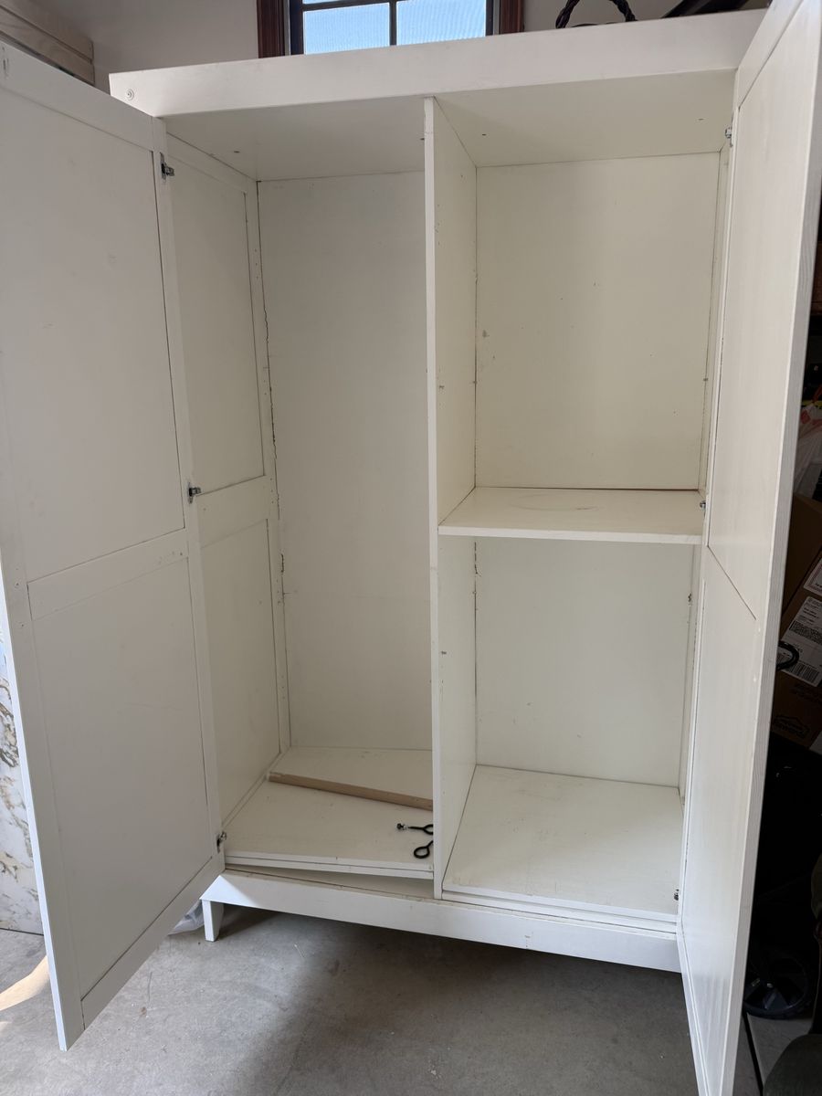Storage cabinet