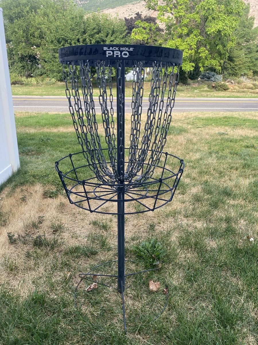 Black Hole Pro Portable Disc Golf Basket with Transit Bag
