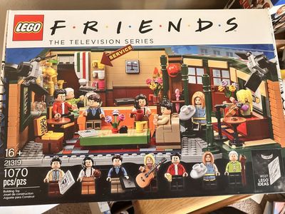 LEGO Ideas Friends Central Perk Set (21319)