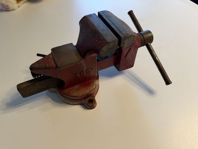 Vintage ACE No. 3½ Bench Vise – Cast Iron