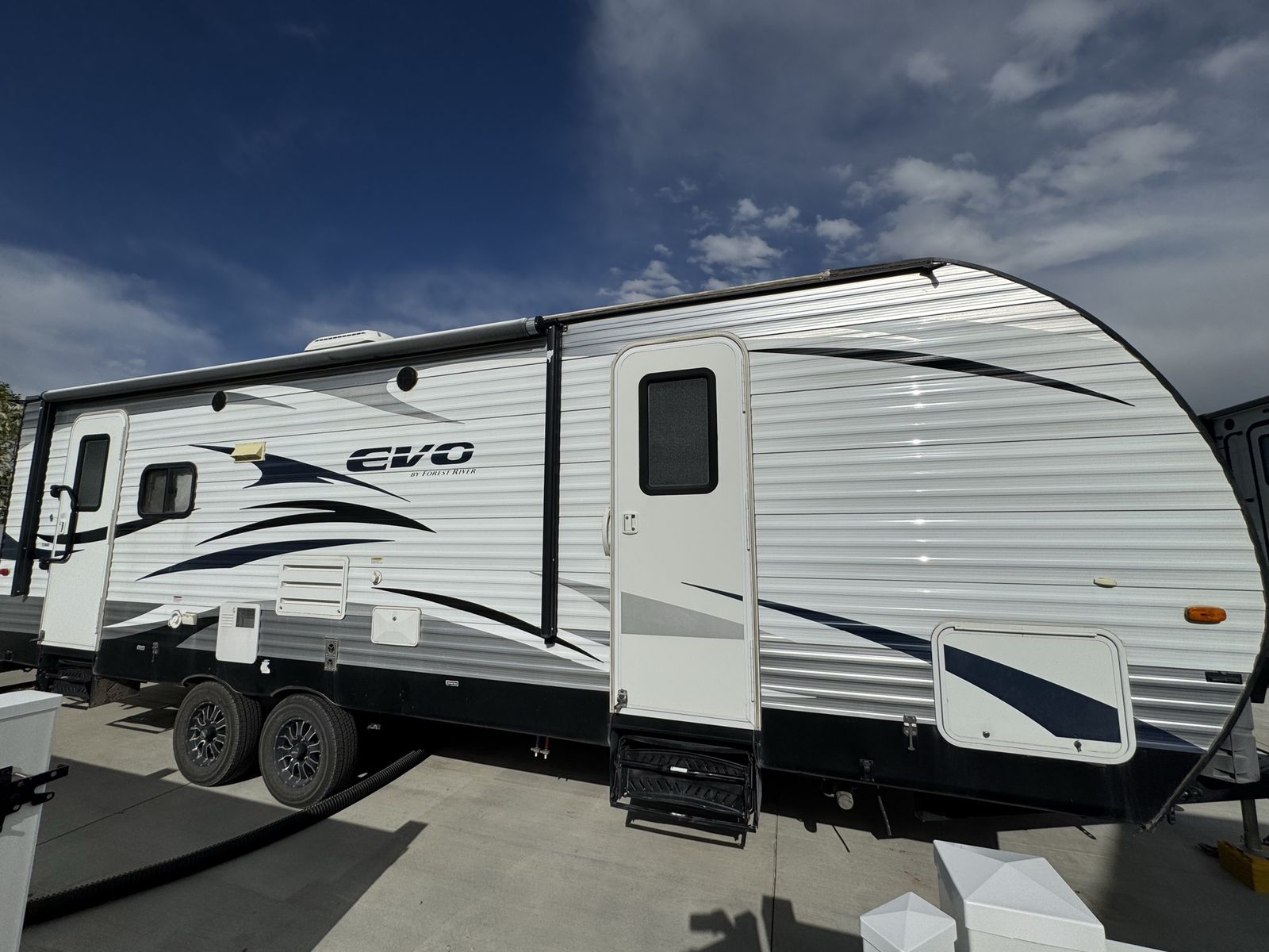 2016 Forest River EVO T2460 Travel Trailer – $13,500