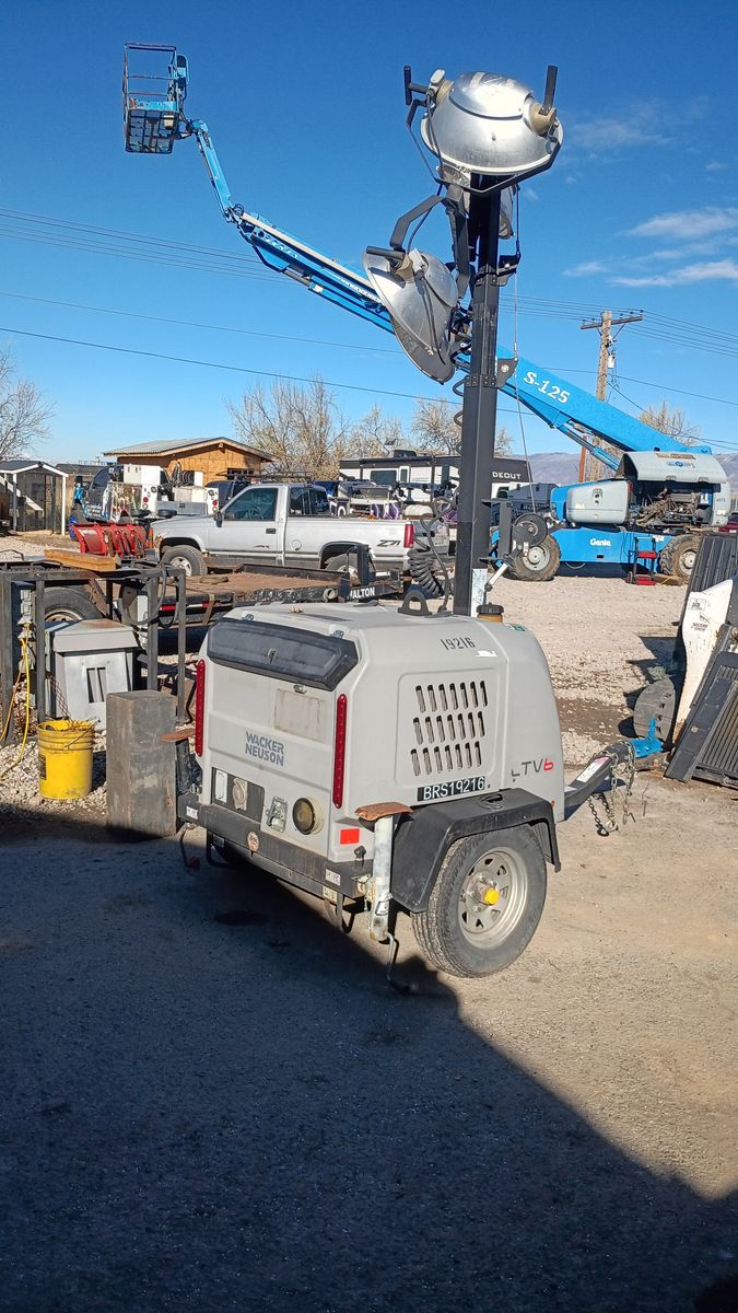 2016 Wacker Neuson LTV6 Light tower / generator, 2100 hours of run time