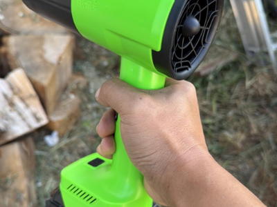 New in box Cordless Leaf Blower